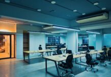 Employers ‘lack clarity on future skills needs’ despite workforce planning push An office with desks and chairs.