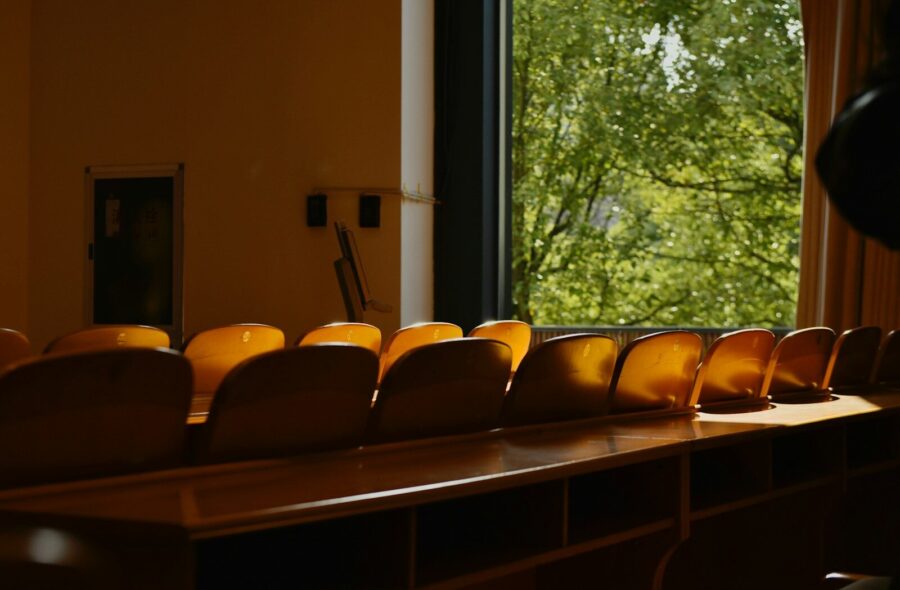 Empyt seats in a room.