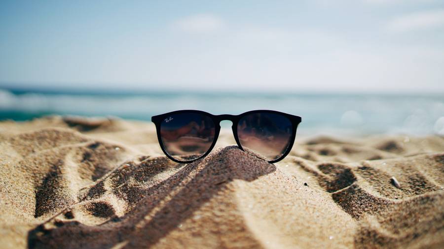 Employers must urge staff to take their holiday entitlement, says Acas