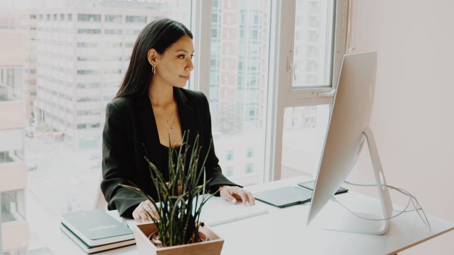 Just a quarter of women would choose working remotely full-time